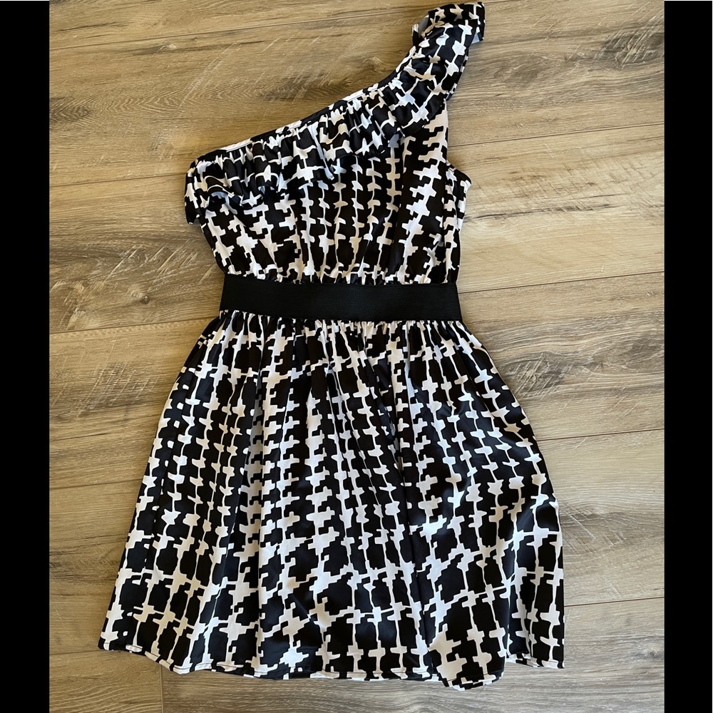 Black and white dress NWOT.